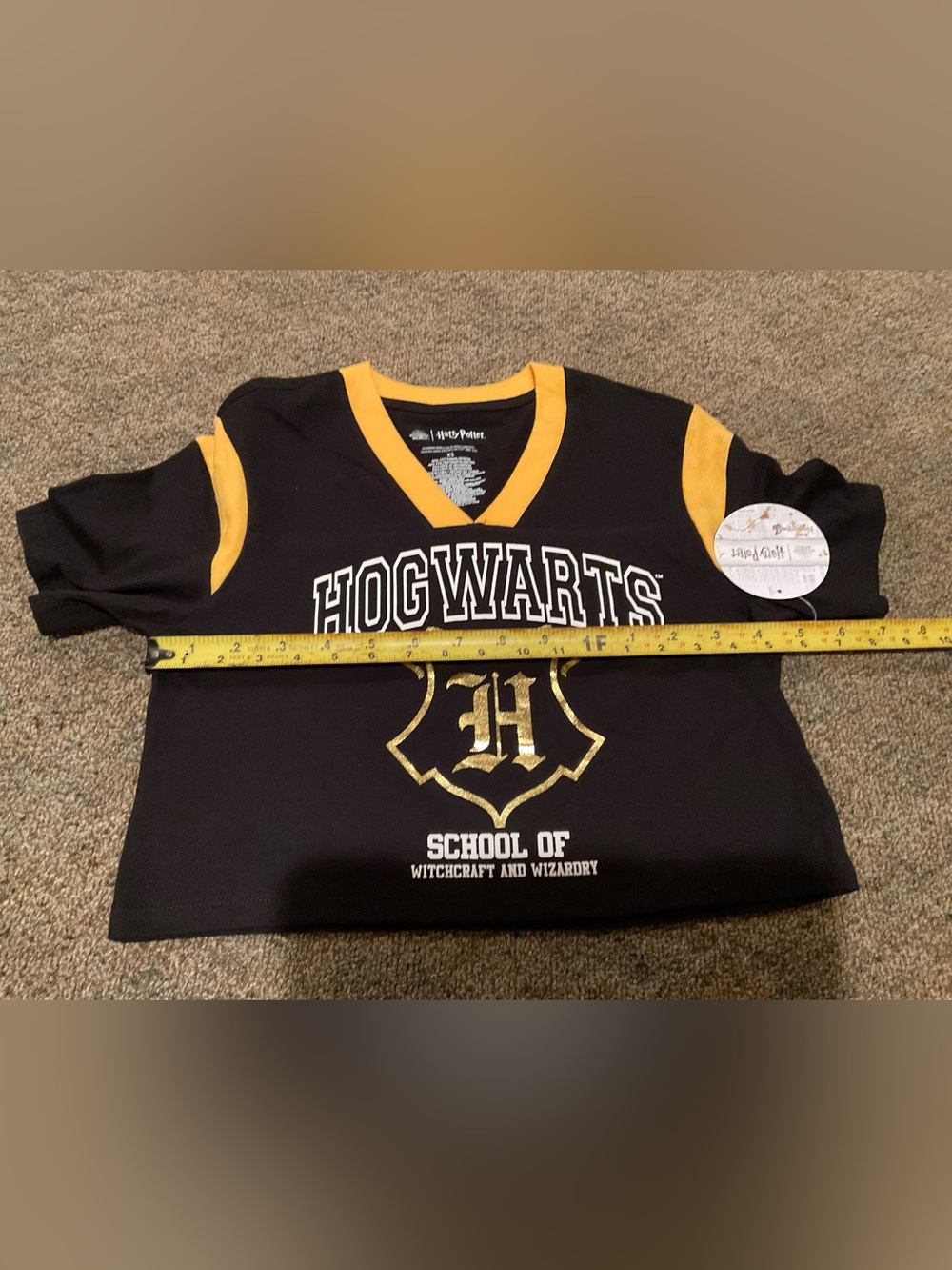 HARRY POTTER HOGWARTS HUFFLEPUFF tshirt cropped jersey NWT wizarding world of HP